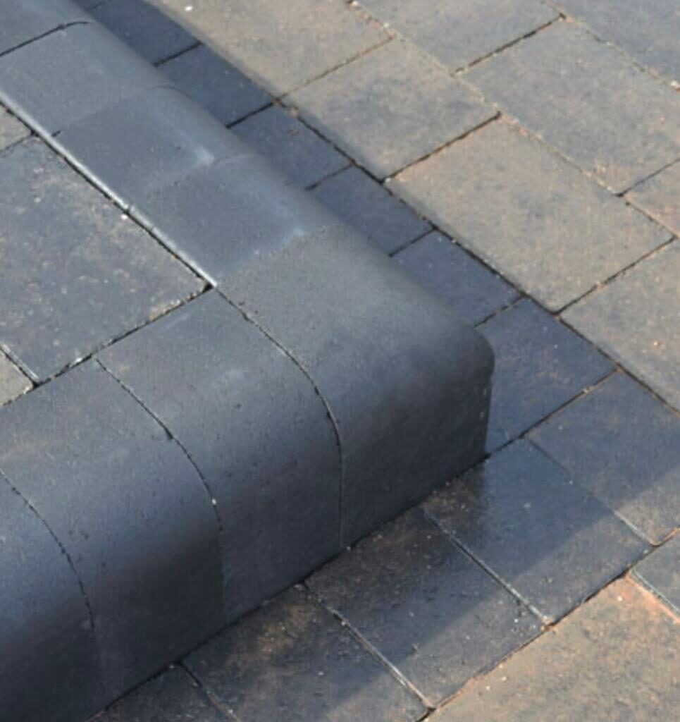 Driveway edging kerbs and pavers project completed by White & Sons in Dorset & Hampshire (9)